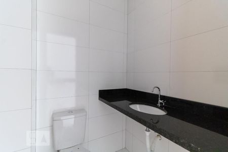 Banheiro de kitnet/studio para alugar com 1 quarto, 25m² em Liberdade, São Paulo
