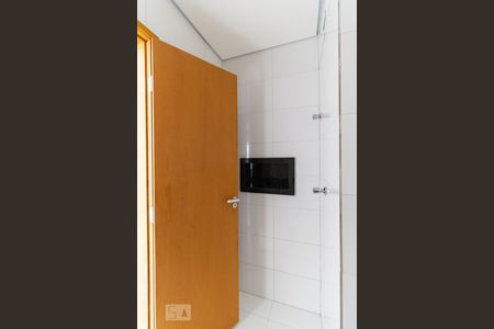 Banheiro de kitnet/studio para alugar com 1 quarto, 25m² em Liberdade, São Paulo