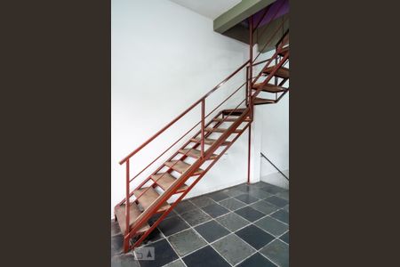 Casa à venda com 450m², 3 quartos e 3 vagasEscada