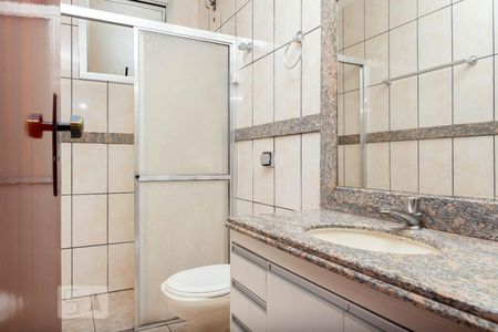 Banheiro da Suíte de apartamento para alugar com 3 quartos, 100m² em Santa Mônica, Uberlândia