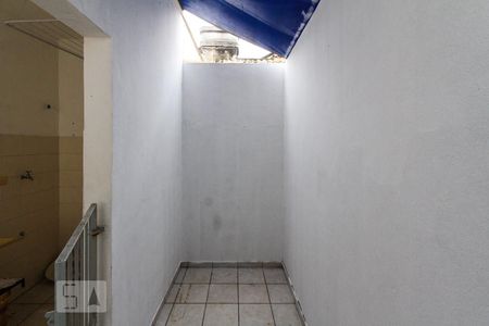 Casa para alugar com 75m², 2 quartos e sem vagaQuintal