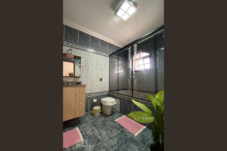 Casa para alugar com 405m², 3 quartos e 6 vagas Casa para alugar com 405m², 3 quartos e 6 vagasBanheiro do Quarto 2