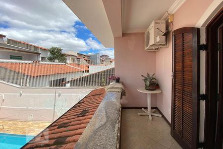 Casa para alugar com 405m², 3 quartos e 6 vagas Casa para alugar com 405m², 3 quartos e 6 vagasSacada