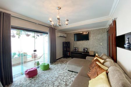 Casa para alugar com 405m², 3 quartos e 6 vagas Casa para alugar com 405m², 3 quartos e 6 vagasSala de TV