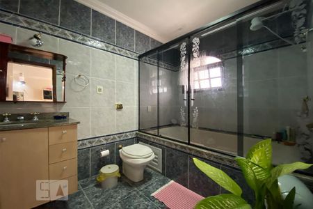 Casa para alugar com 405m², 3 quartos e 6 vagas Casa para alugar com 405m², 3 quartos e 6 vagasBanheiro do Quarto 2