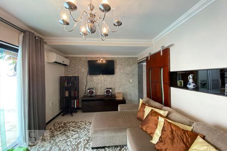 Casa para alugar com 405m², 3 quartos e 6 vagas Casa para alugar com 405m², 3 quartos e 6 vagasSala de TV