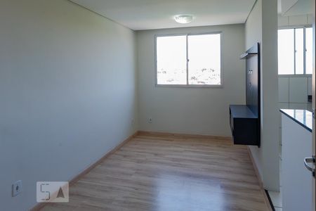 Sala de apartamento para alugar com 2 quartos, 45m² em Vila Carminha, Campinas