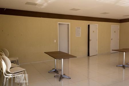 Apartamento para alugar com 45m², 2 quartos e 1 vaga Apartamento para alugar com 45m², 2 quartos e 1 vagaÁrea comum - Salão de festas