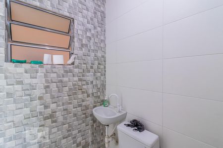 Banheiro  de casa para alugar com 1 quarto, 30m² em Cambuci, São Paulo