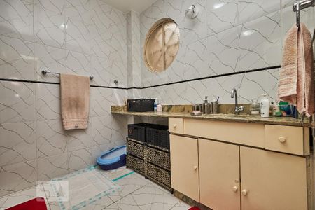 Casa à venda com 175m², 3 quartos e 2 vagasBanheiro Suíte 2