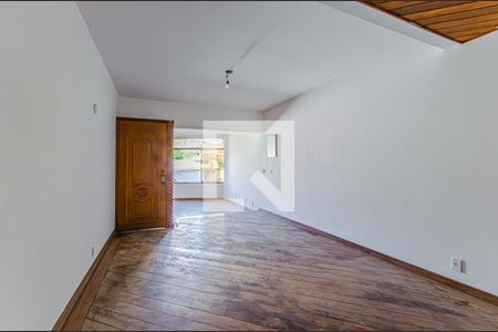 Sala de casa para alugar com 2 quartos, 190m² em Vila Monumento, São Paulo