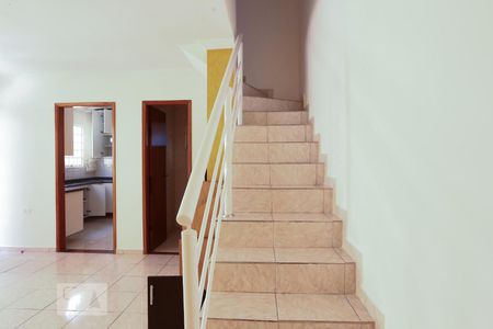 Casa à venda com 98m², 3 quartos e 1 vagaEscada