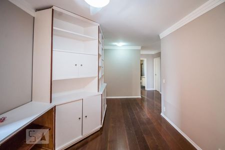 Sala de TV de apartamento para alugar com 3 quartos, 179m² em Cambuí, Campinas