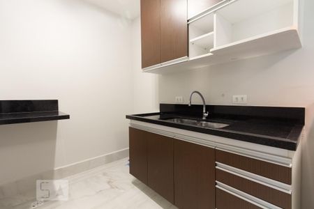 Cozinha de apartamento para alugar com 1 quarto, 36m² em Itaim Bibi, São Paulo