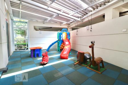 Apartamento à venda com 66m², 2 quartos e 1 vagaÁrea Comum - Playground