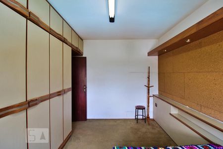 Casa à venda com 390m², 4 quartos e 5 vagas Casa à venda com 390m², 4 quartos e 5 vagasQuarto 3