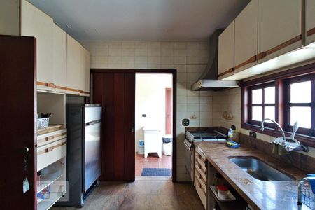 Casa à venda com 390m², 4 quartos e 5 vagas Casa à venda com 390m², 4 quartos e 5 vagasCozinha