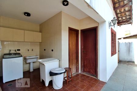 Casa à venda com 390m², 4 quartos e 5 vagas Casa à venda com 390m², 4 quartos e 5 vagasÁrea de Serviço