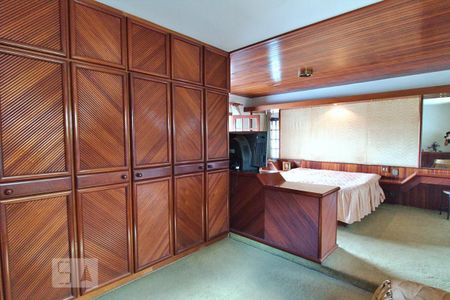 Casa à venda com 390m², 4 quartos e 5 vagas Casa à venda com 390m², 4 quartos e 5 vagasSuíte 1