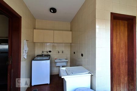 Casa à venda com 390m², 4 quartos e 5 vagas Casa à venda com 390m², 4 quartos e 5 vagasÁrea de Serviço