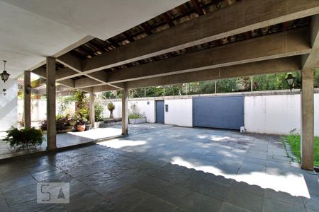 Casa à venda com 390m², 4 quartos e 5 vagas Casa à venda com 390m², 4 quartos e 5 vagasGaragem