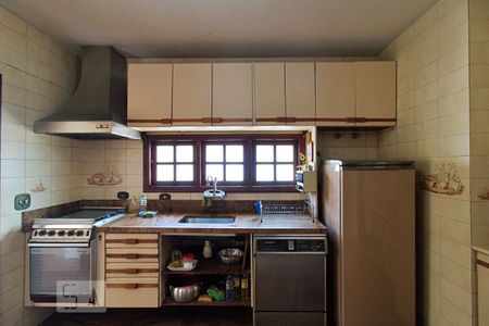 Casa à venda com 390m², 4 quartos e 5 vagas Casa à venda com 390m², 4 quartos e 5 vagasCozinha