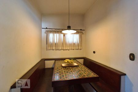 Casa à venda com 390m², 4 quartos e 5 vagas Casa à venda com 390m², 4 quartos e 5 vagasCopa