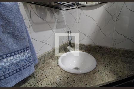 Casa de condomínio à venda com 84m², 3 quartos e 2 vagasPia banheiro da suíte