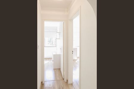 Corredor de apartamento para alugar com 2 quartos, 76m² em Pinheiros, São Paulo