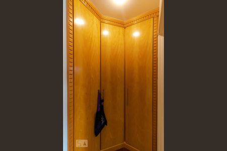 Apartamento à venda com 317m², 4 quartos e 4 vagasSuíte 02 - Armário