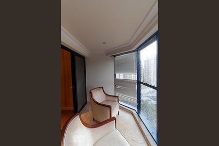 Apartamento à venda com 317m², 4 quartos e 4 vagasSacada da Suíte 04