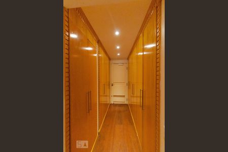 Apartamento à venda com 317m², 4 quartos e 4 vagasSuíte 04 - Armários