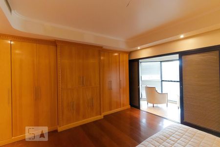 Apartamento à venda com 317m², 4 quartos e 4 vagasSuíte 04