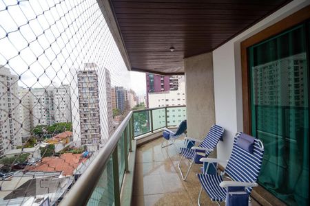 Apartamento à venda com 317m², 4 quartos e 4 vagasSacada das Salas