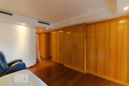 Apartamento à venda com 317m², 4 quartos e 4 vagasSuíte 04