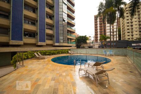 Apartamento à venda com 317m², 4 quartos e 4 vagasÁrea comum - Piscina