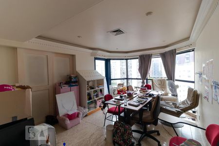 Apartamento à venda com 317m², 4 quartos e 4 vagasSala de TV