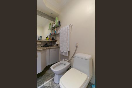 Apartamento à venda com 317m², 4 quartos e 4 vagasBanheiro da Suíte 04