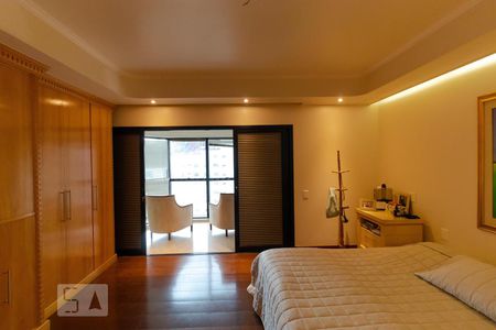 Apartamento à venda com 317m², 4 quartos e 4 vagasSuíte 04