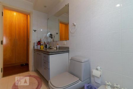 Apartamento à venda com 317m², 4 quartos e 4 vagasBanheiro da Suíte 01