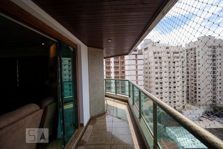 Apartamento à venda com 317m², 4 quartos e 4 vagasSacada das Salas