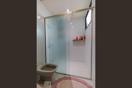 Apartamento à venda com 317m², 4 quartos e 4 vagasBanheiro da Suíte 01