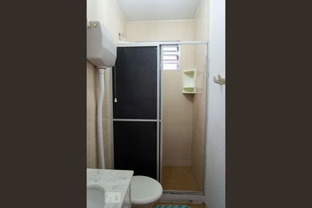 Banheiro de apartamento para alugar com 1 quarto, 55m² em Azenha, Porto Alegre