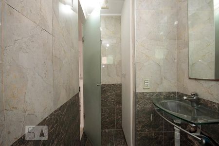 Banheiro de kitnet/studio à venda com 1 quarto, 28m² em Santa Cecília, São Paulo