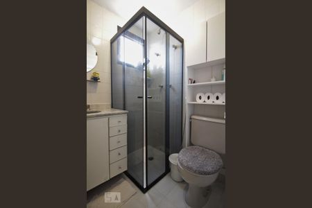 Apartamento à venda com 65m², 2 quartos e 2 vagasBanheiro da suíte