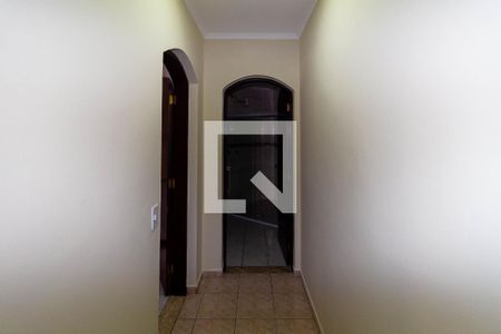 Corredor de casa para alugar com 3 quartos, 180m² em Jardim Santa Adelia, São Paulo