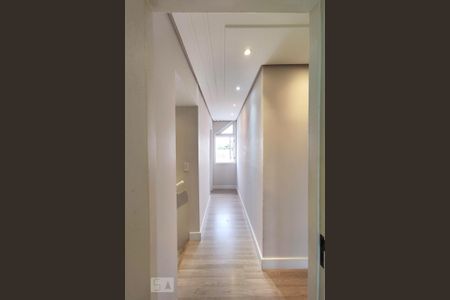 Casa à venda com 440m², 4 quartos e 3 vagas Casa à venda com 440m², 4 quartos e 3 vagasCorredor