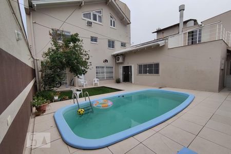 Casa à venda com 440m², 4 quartos e 3 vagas Casa à venda com 440m², 4 quartos e 3 vagasPiscina