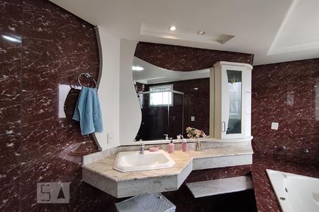 Casa à venda com 440m², 4 quartos e 3 vagas Casa à venda com 440m², 4 quartos e 3 vagasBanheiro da Suíte