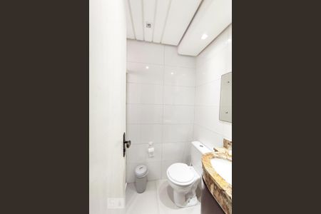 Casa à venda com 440m², 4 quartos e 3 vagas Casa à venda com 440m², 4 quartos e 3 vagasBanheiro 4